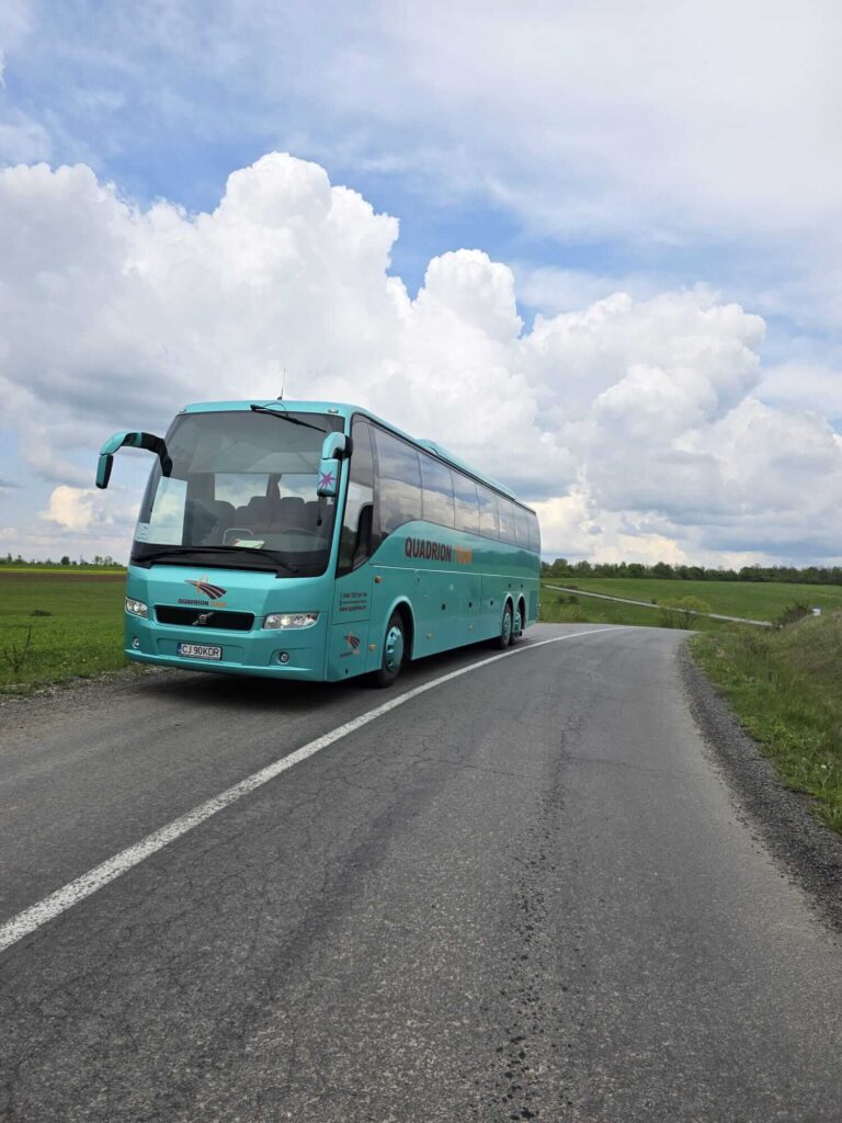 autocar modern transport persoane